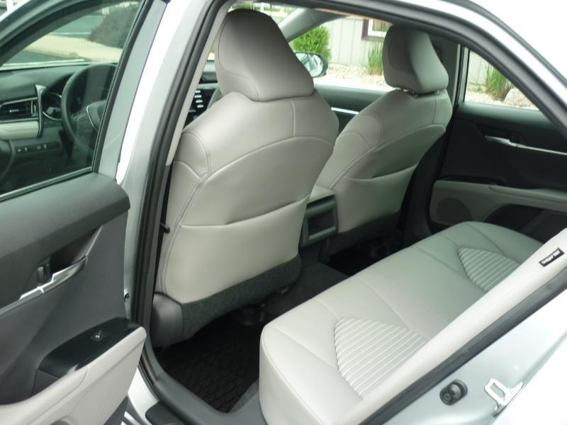 2020 Toyota Camry SE - Photo 18