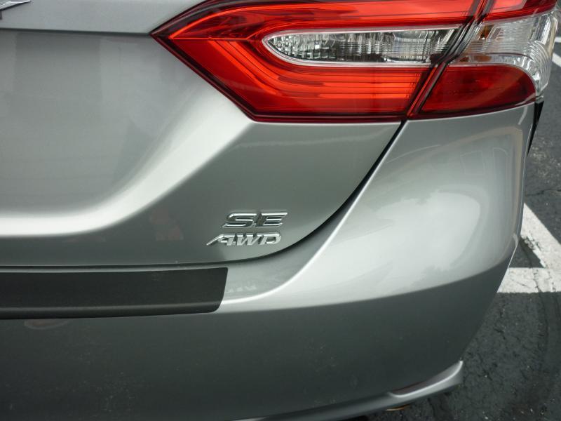 2020 Toyota Camry SE - Photo 21