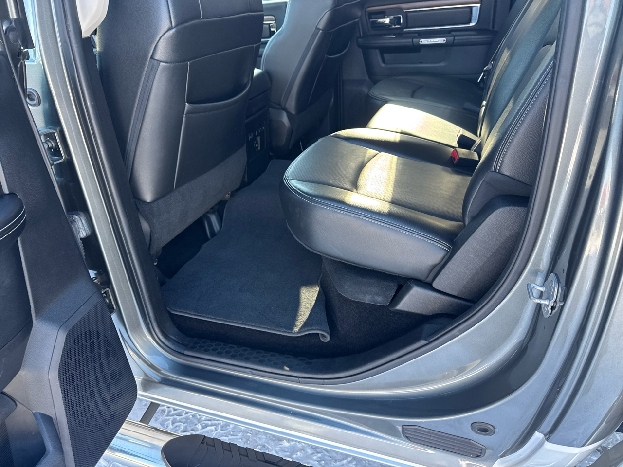 RAM 2500 4WD Crew Cab 149" Laramie 2013