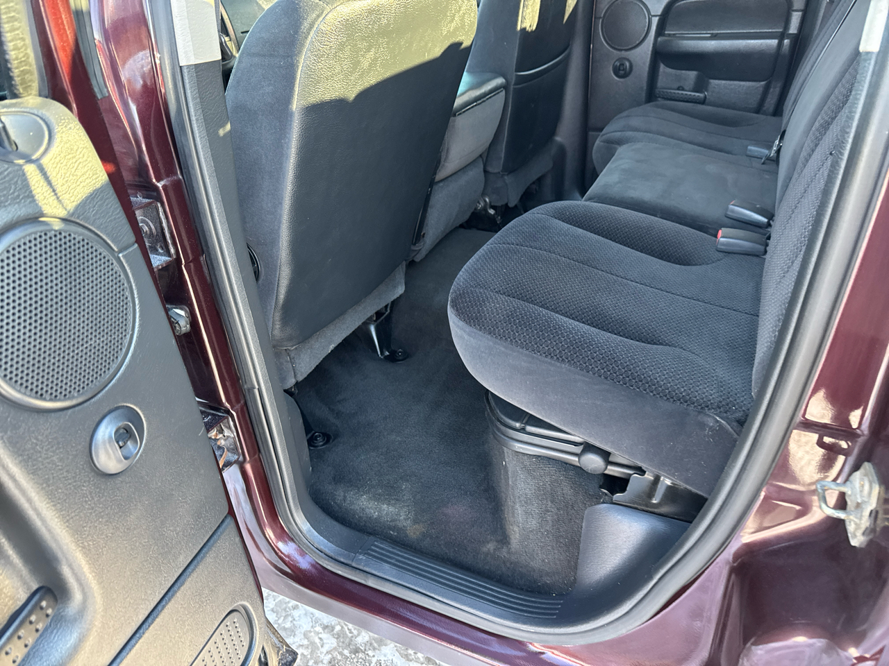 Dodge Ram 2500 4dr Quad Cab 140.5" WB 4WD SLT 2005