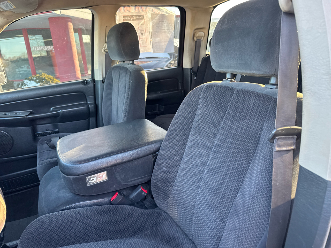 Dodge Ram 2500 4dr Quad Cab 140.5" WB 4WD SLT 2005