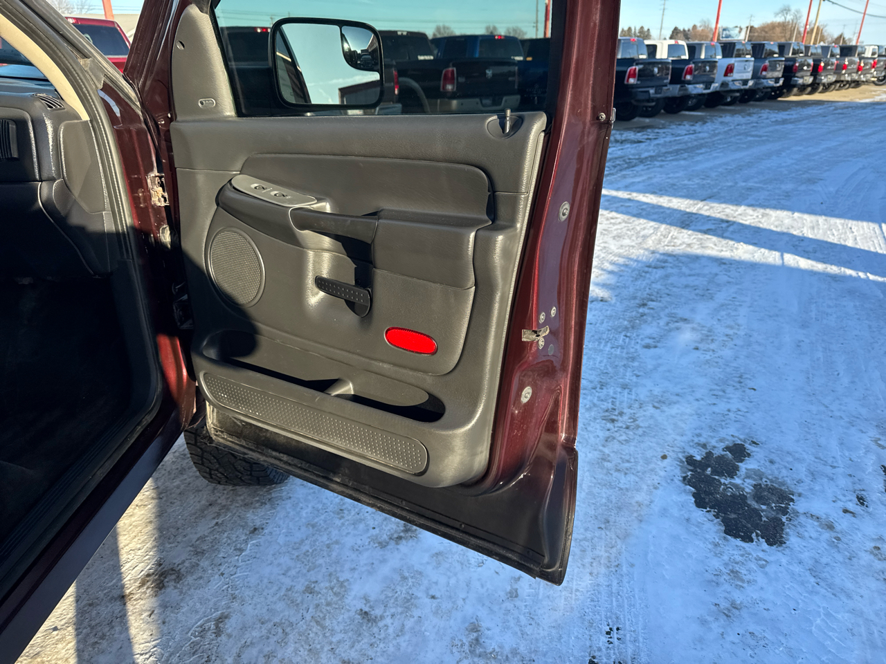 Dodge Ram 2500 4dr Quad Cab 140.5" WB 4WD SLT 2005