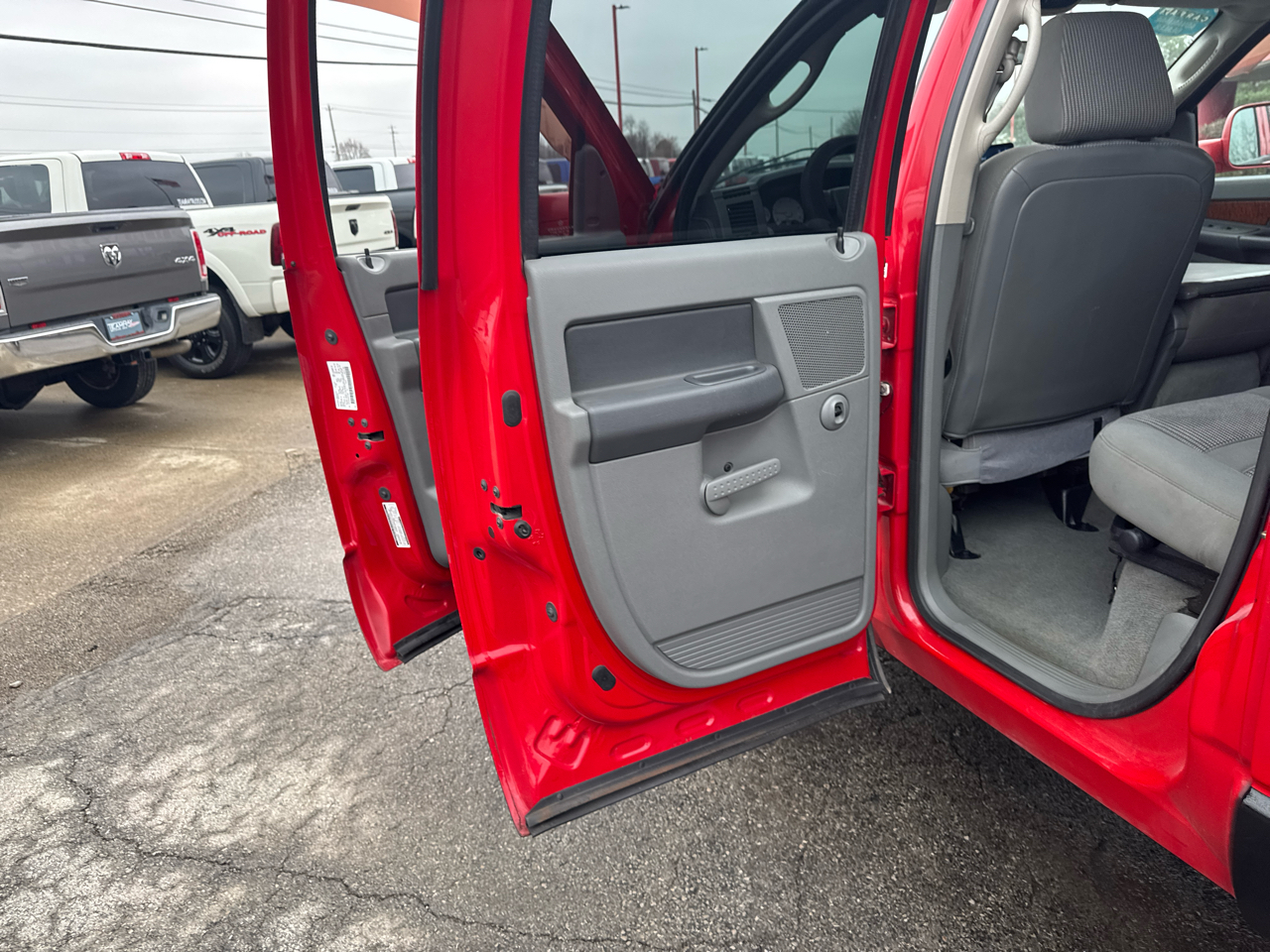 Dodge Ram 2500 4dr Quad Cab 140.5 4WD SLT 2006