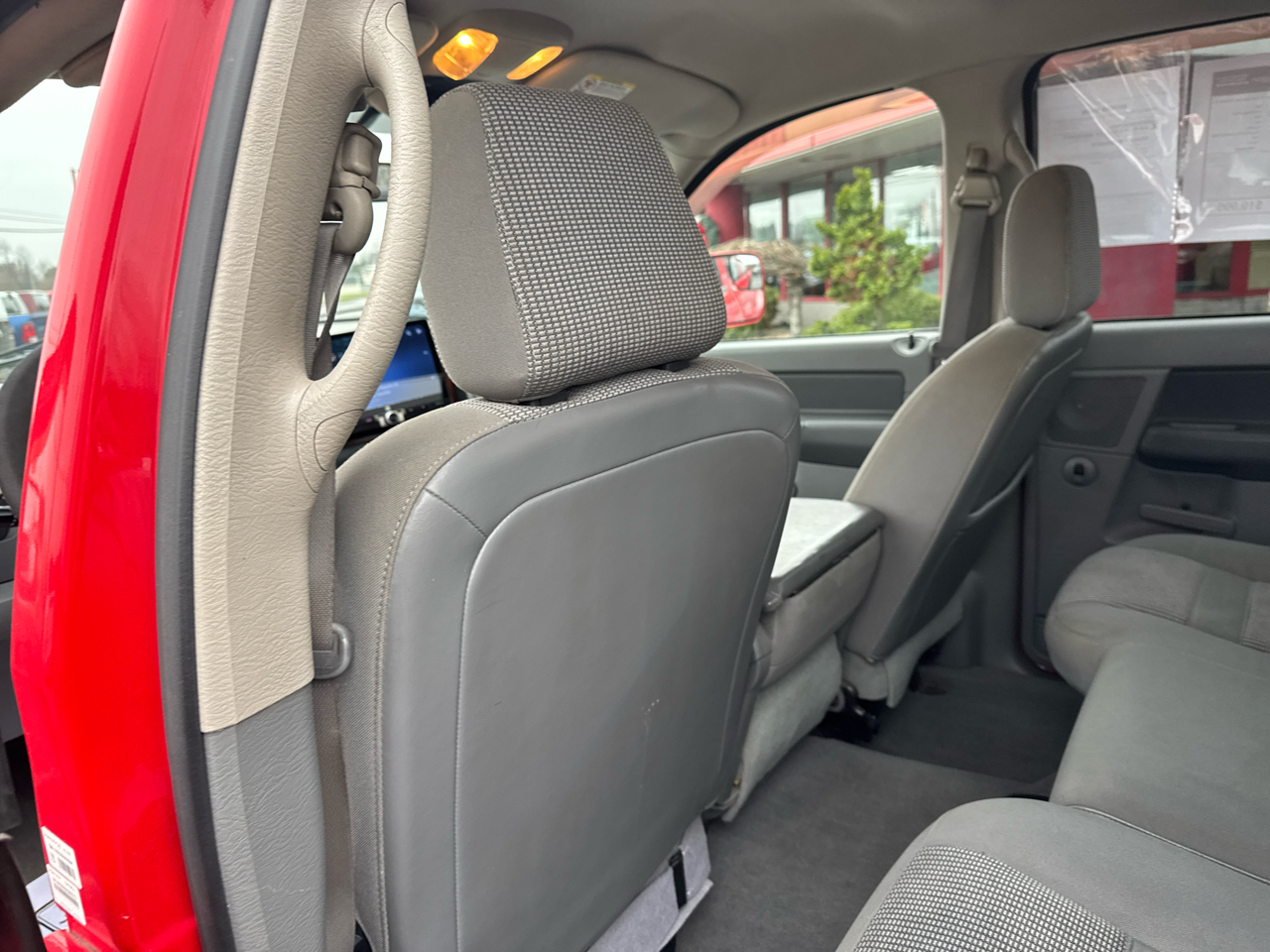 Dodge Ram 2500 4dr Quad Cab 140.5 4WD SLT 2006