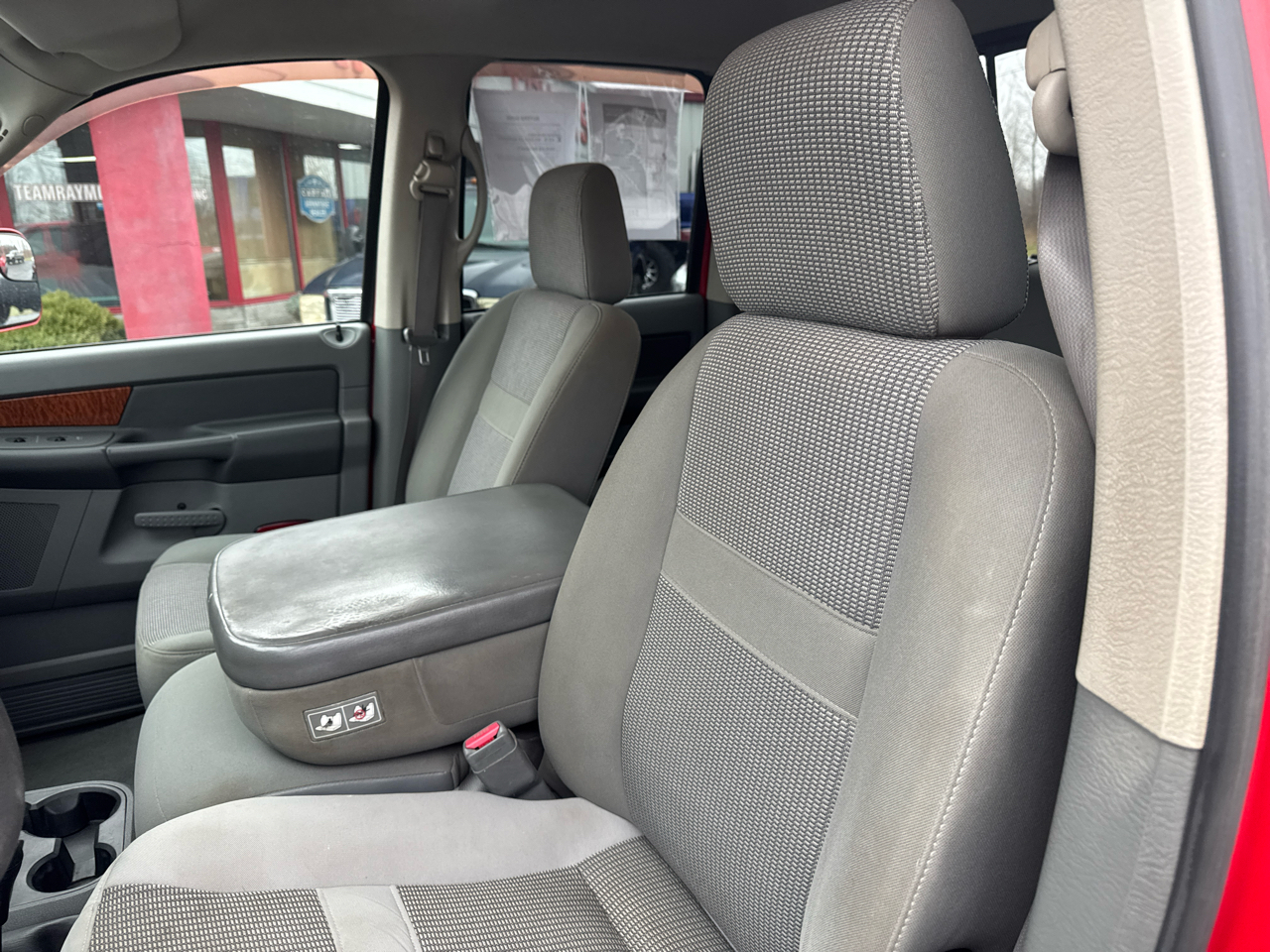 Dodge Ram 2500 4dr Quad Cab 140.5 4WD SLT 2006