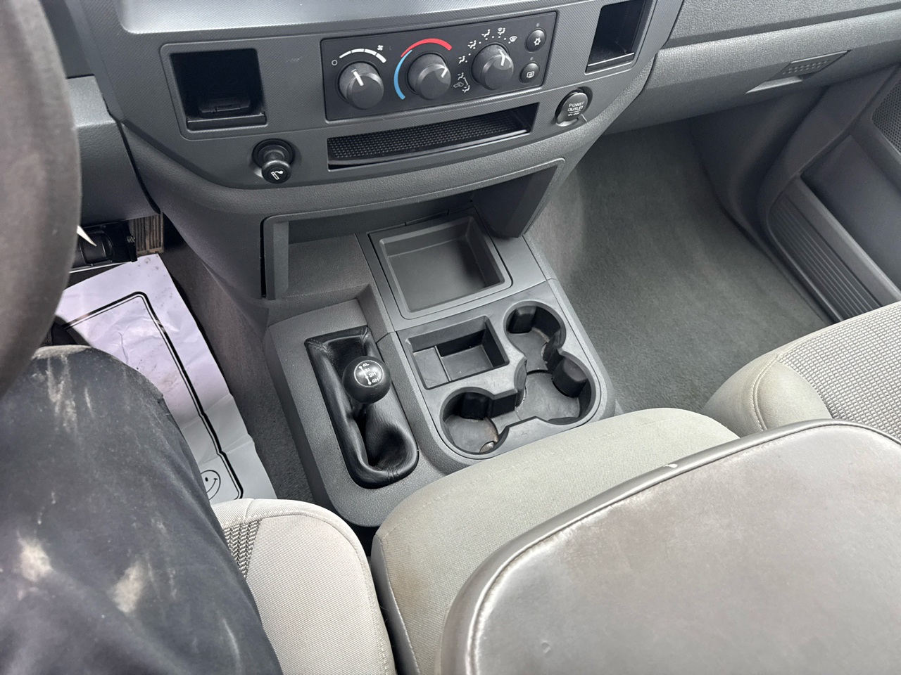 Dodge Ram 2500 4dr Quad Cab 140.5 4WD SLT 2006