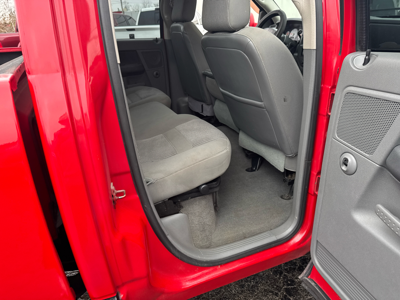 Dodge Ram 2500 4dr Quad Cab 140.5 4WD SLT 2006