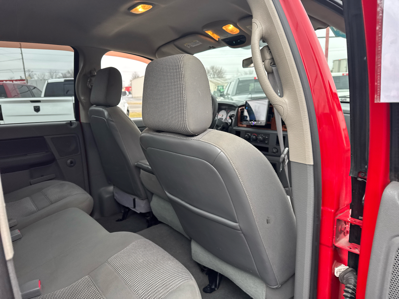 Dodge Ram 2500 4dr Quad Cab 140.5 4WD SLT 2006