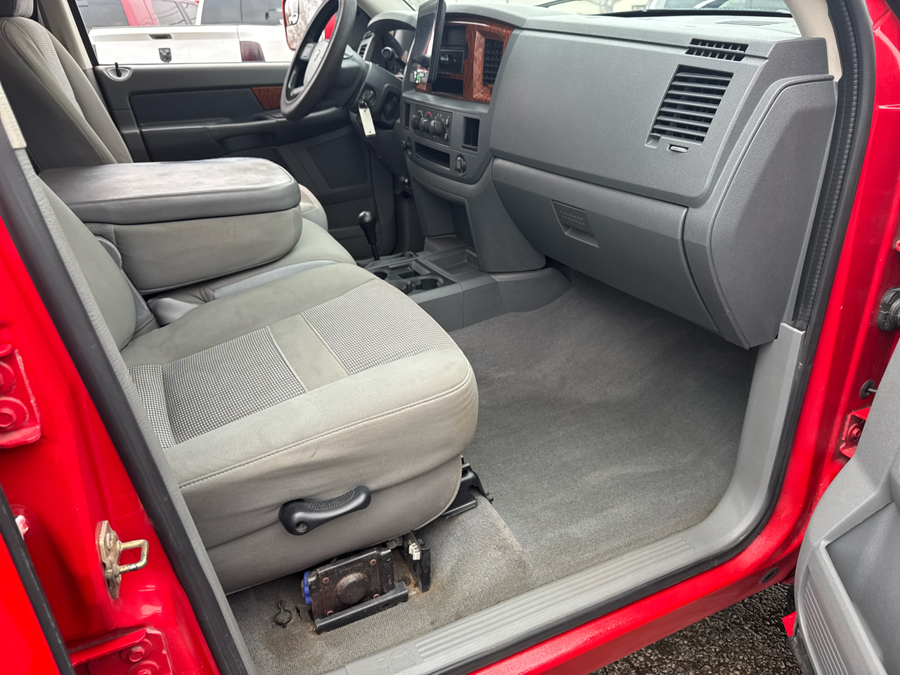 Dodge Ram 2500 4dr Quad Cab 140.5 4WD SLT 2006