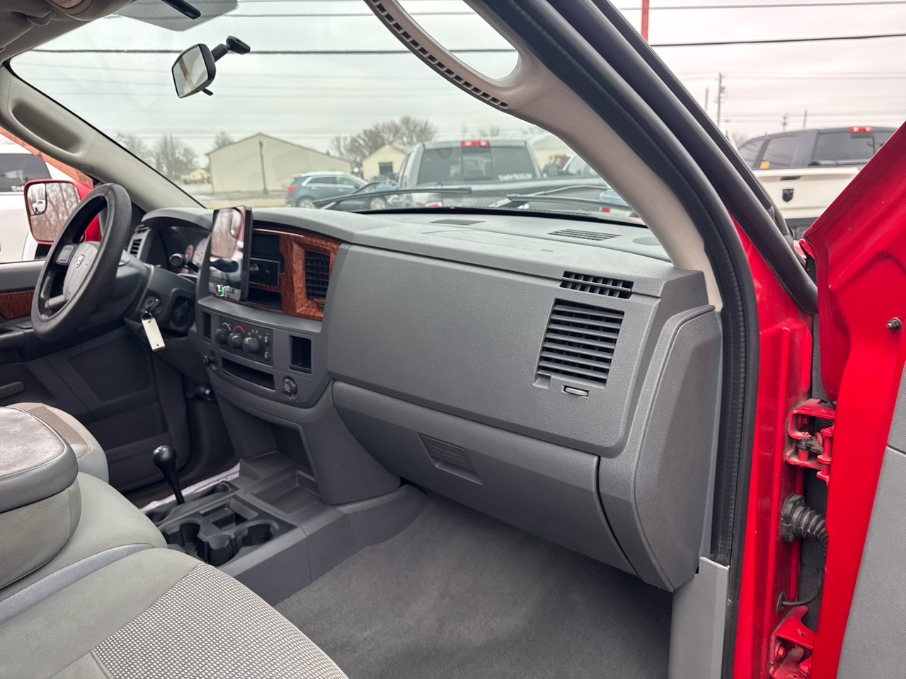 Dodge Ram 2500 4dr Quad Cab 140.5 4WD SLT 2006