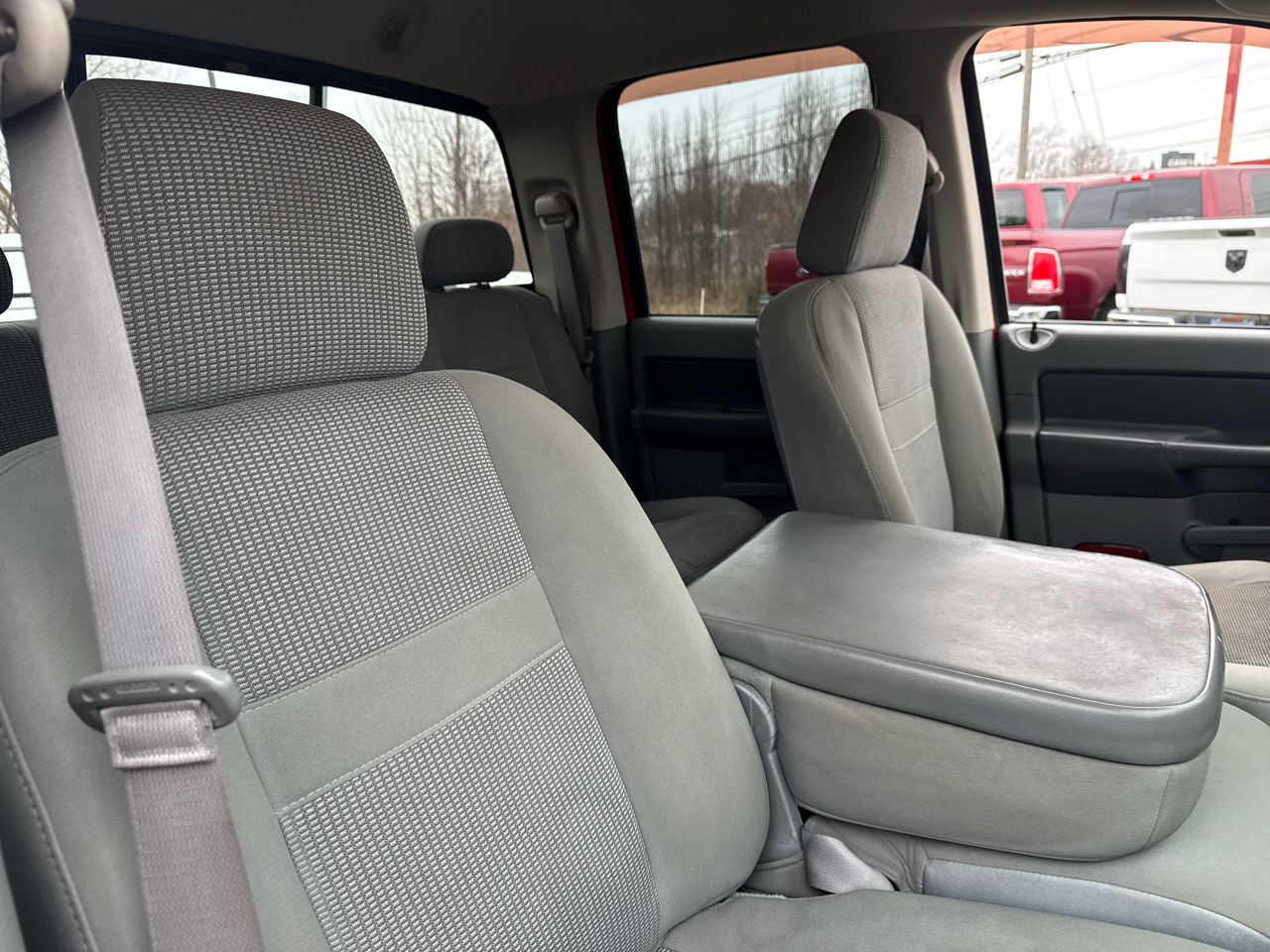 Dodge Ram 2500 4dr Quad Cab 140.5 4WD SLT 2006