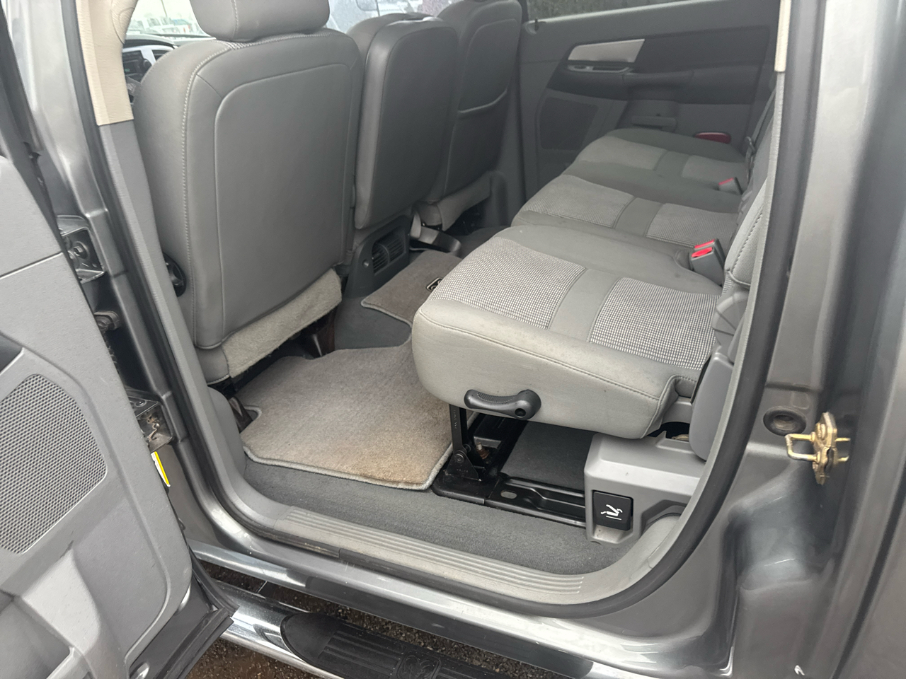 Dodge Ram 2500 4WD Mega Cab 160.5" SLT 2007