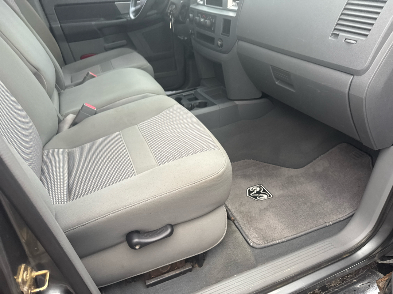 Dodge Ram 2500 4WD Mega Cab 160.5" SLT 2007