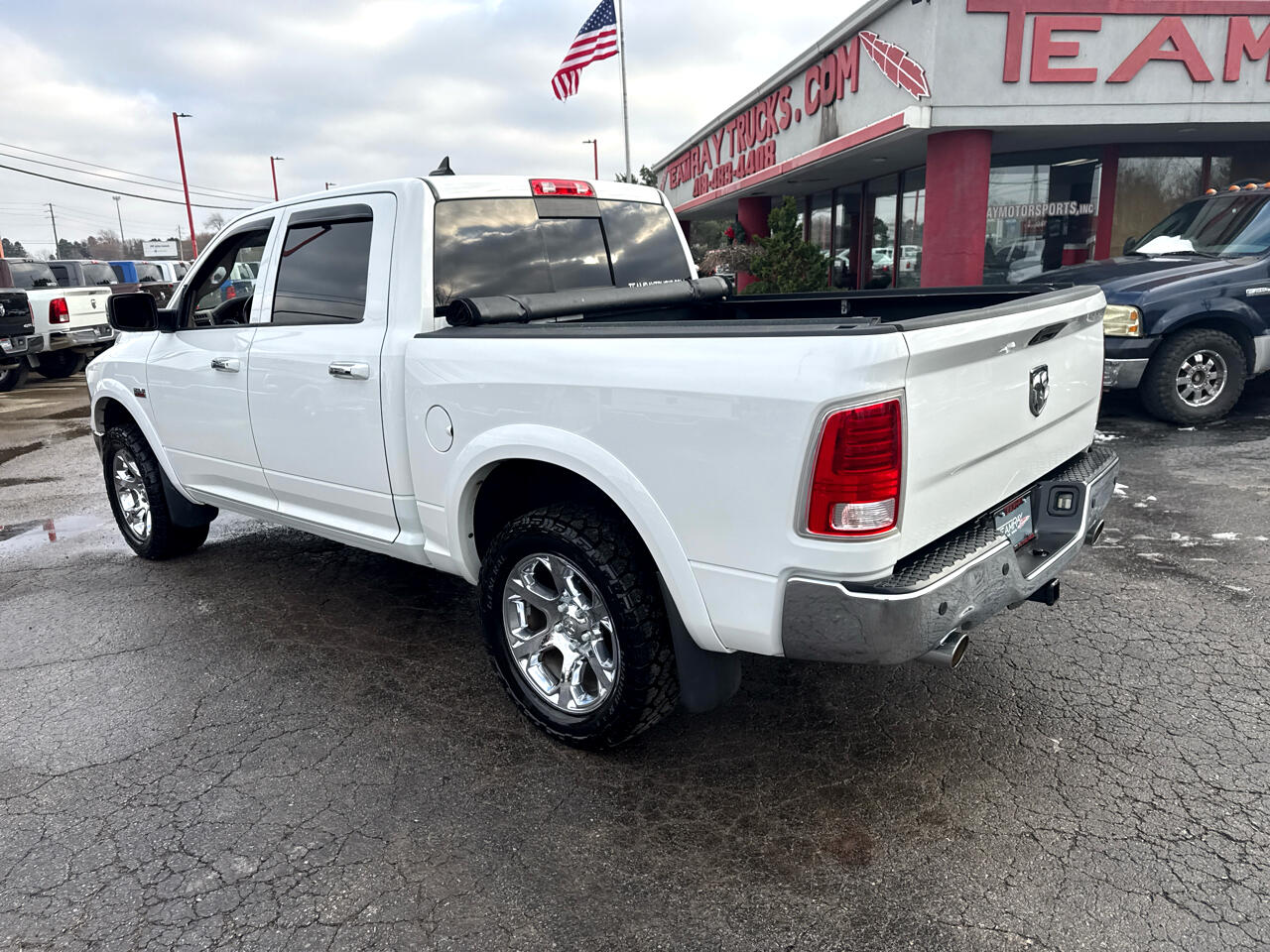 RAM 1500 4WD Crew Cab 140.5" Laramie 2014
