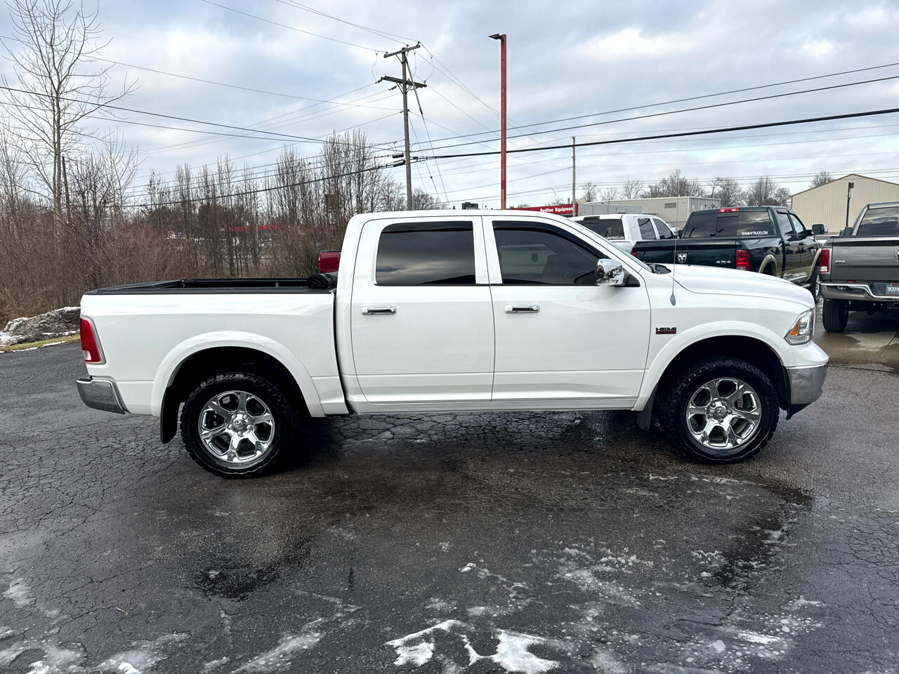 RAM 1500 4WD Crew Cab 140.5" Laramie 2014