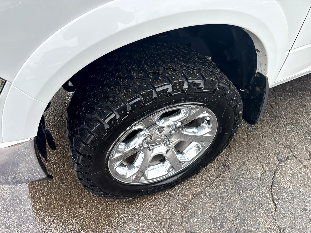 RAM 1500 4WD Crew Cab 140.5" Laramie 2014