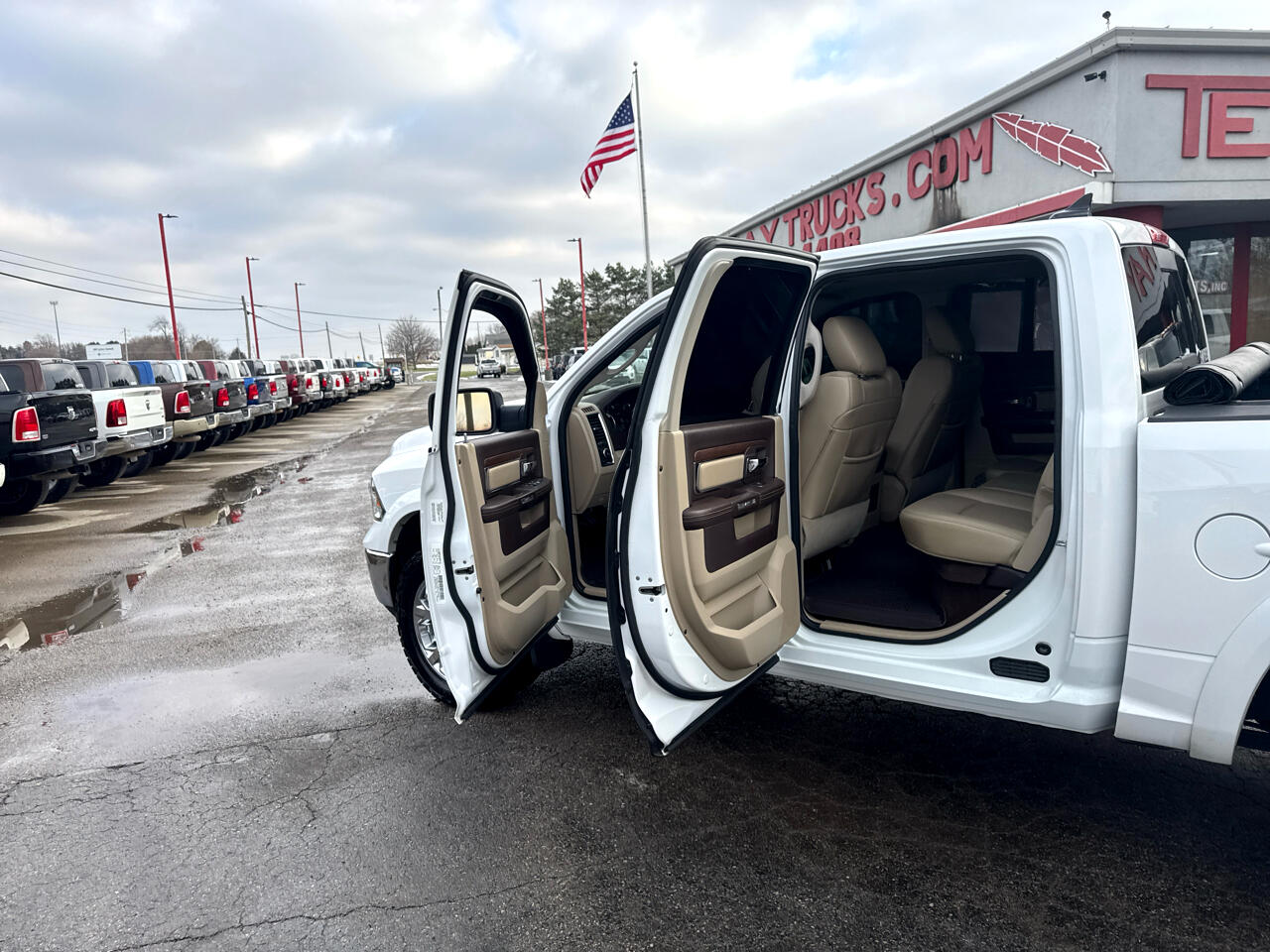 RAM 1500 4WD Crew Cab 140.5" Laramie 2014