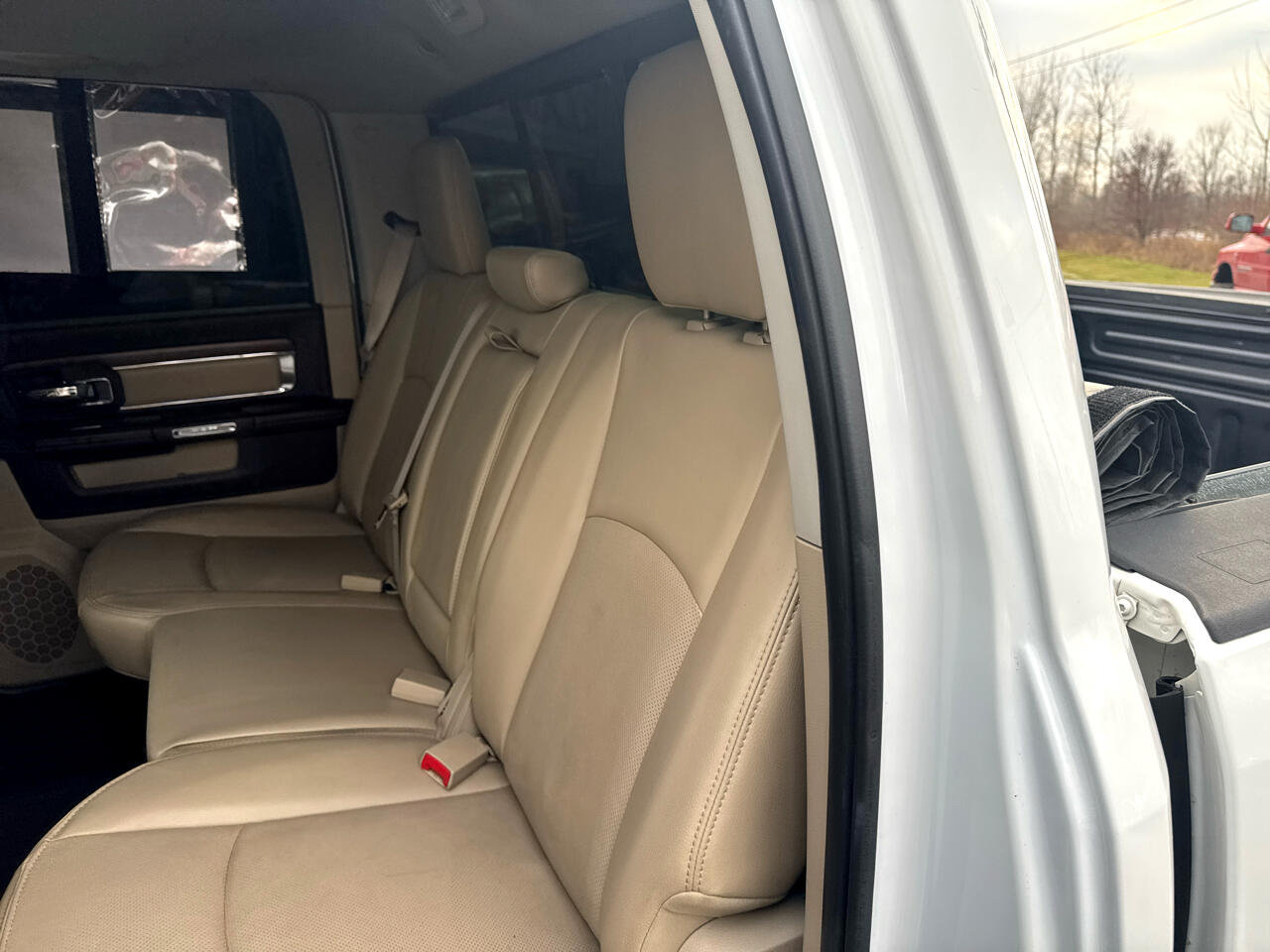 RAM 1500 4WD Crew Cab 140.5" Laramie 2014