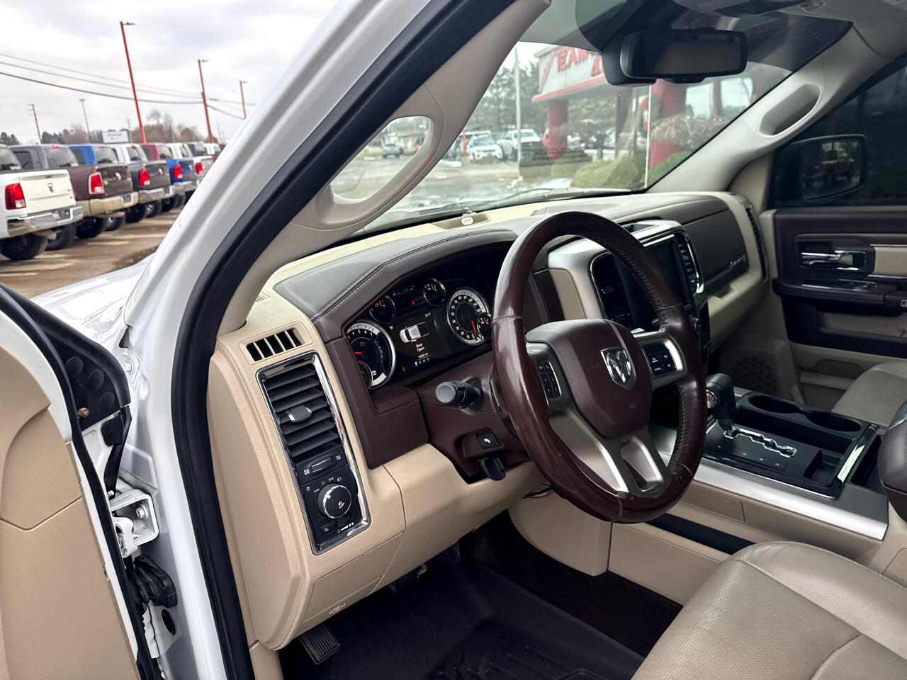 RAM 1500 4WD Crew Cab 140.5" Laramie 2014