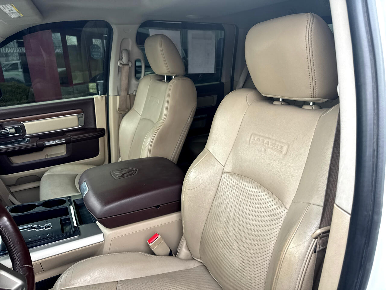 RAM 1500 4WD Crew Cab 140.5" Laramie 2014