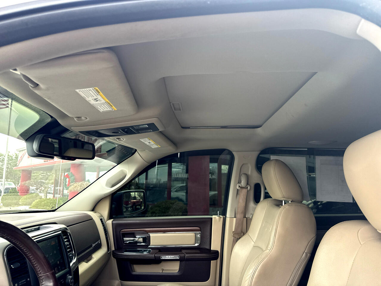 RAM 1500 4WD Crew Cab 140.5" Laramie 2014