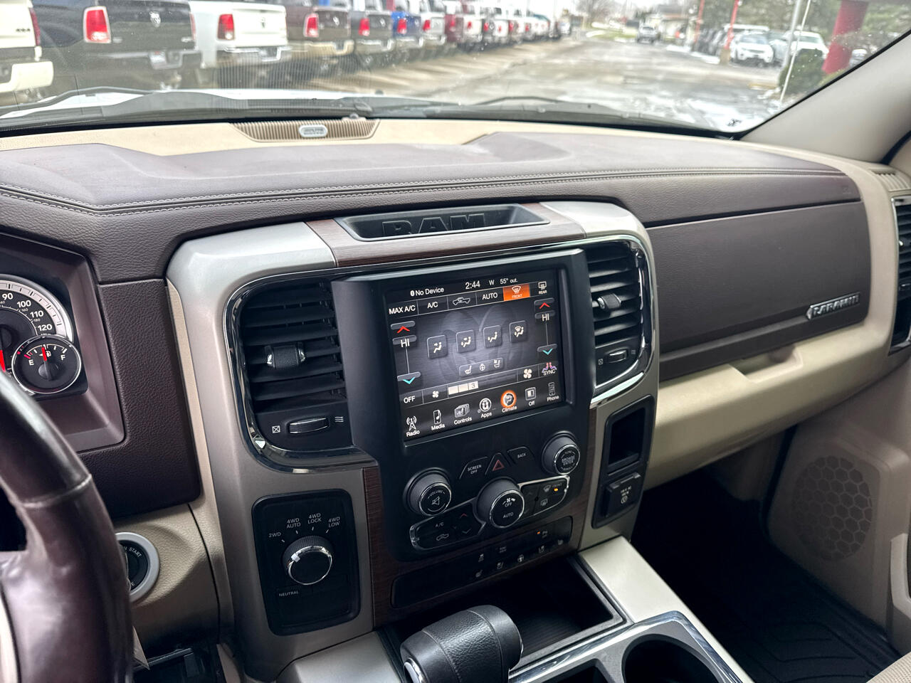 RAM 1500 4WD Crew Cab 140.5" Laramie 2014