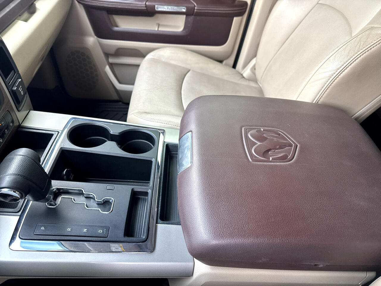 RAM 1500 4WD Crew Cab 140.5" Laramie 2014