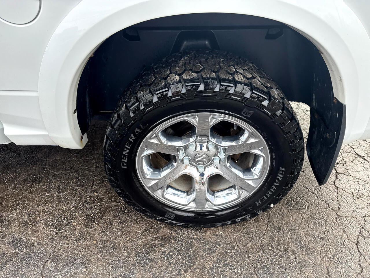 RAM 1500 4WD Crew Cab 140.5" Laramie 2014