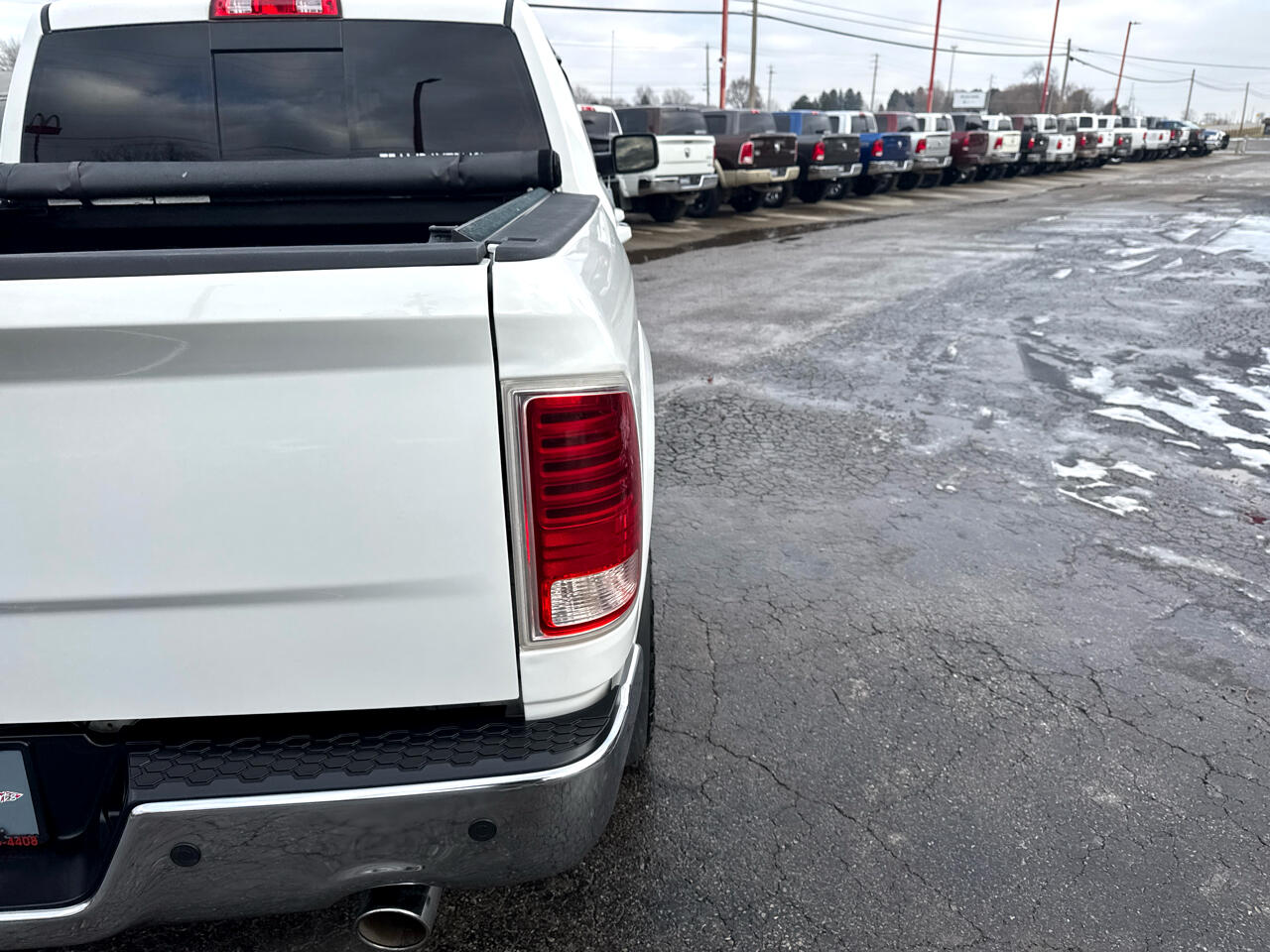 RAM 1500 4WD Crew Cab 140.5" Laramie 2014