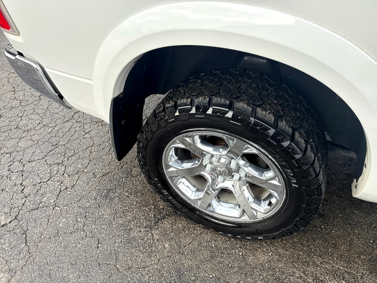 RAM 1500 4WD Crew Cab 140.5" Laramie 2014