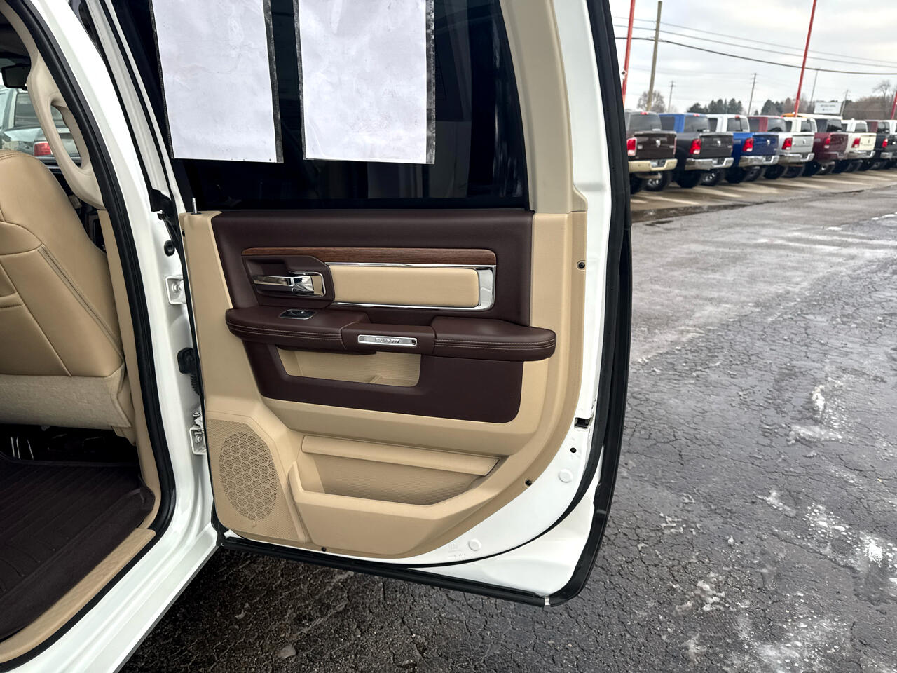 RAM 1500 4WD Crew Cab 140.5" Laramie 2014