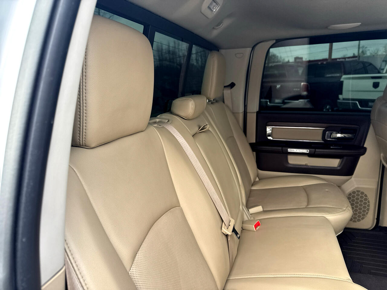 RAM 1500 4WD Crew Cab 140.5" Laramie 2014