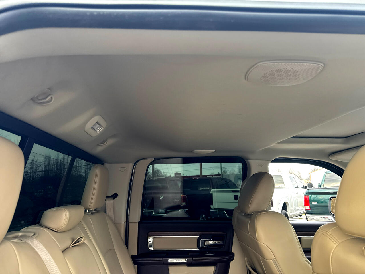 RAM 1500 4WD Crew Cab 140.5" Laramie 2014