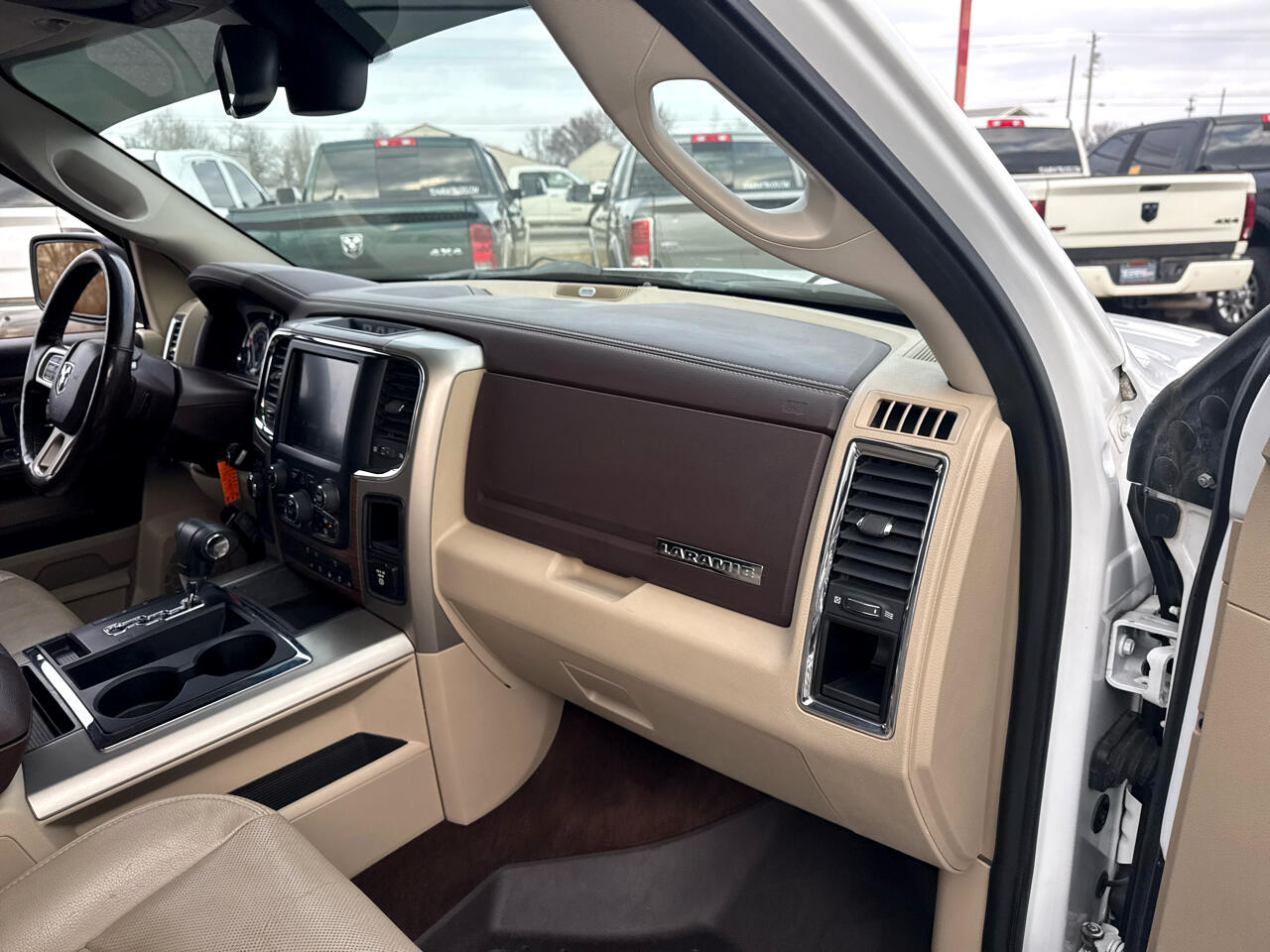 RAM 1500 4WD Crew Cab 140.5" Laramie 2014