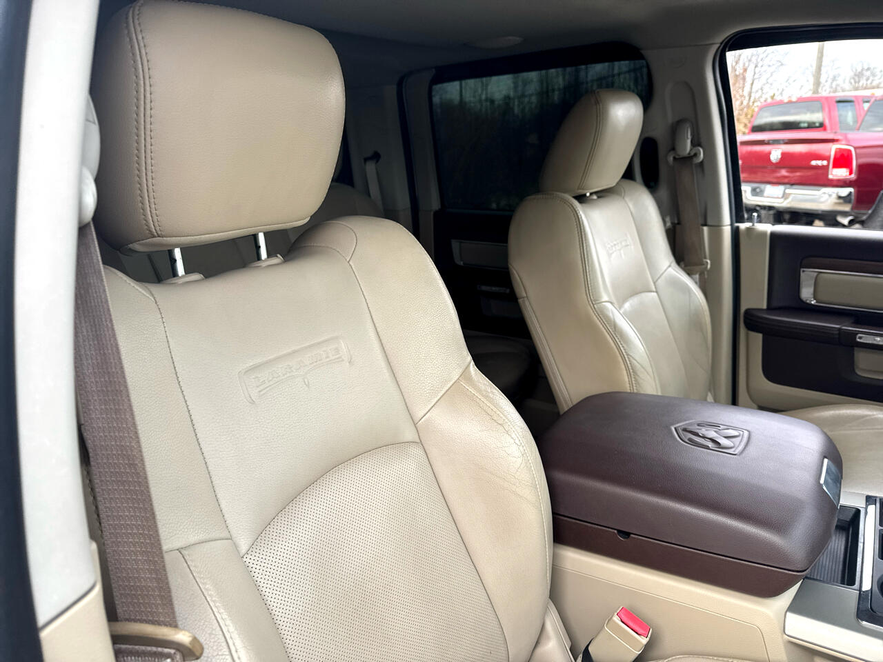 RAM 1500 4WD Crew Cab 140.5" Laramie 2014