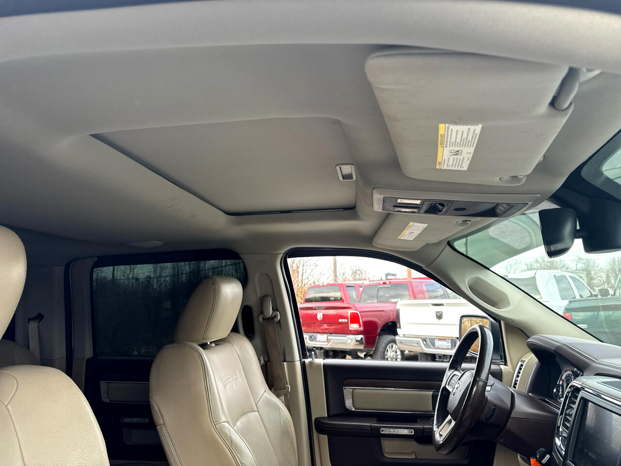 RAM 1500 4WD Crew Cab 140.5" Laramie 2014