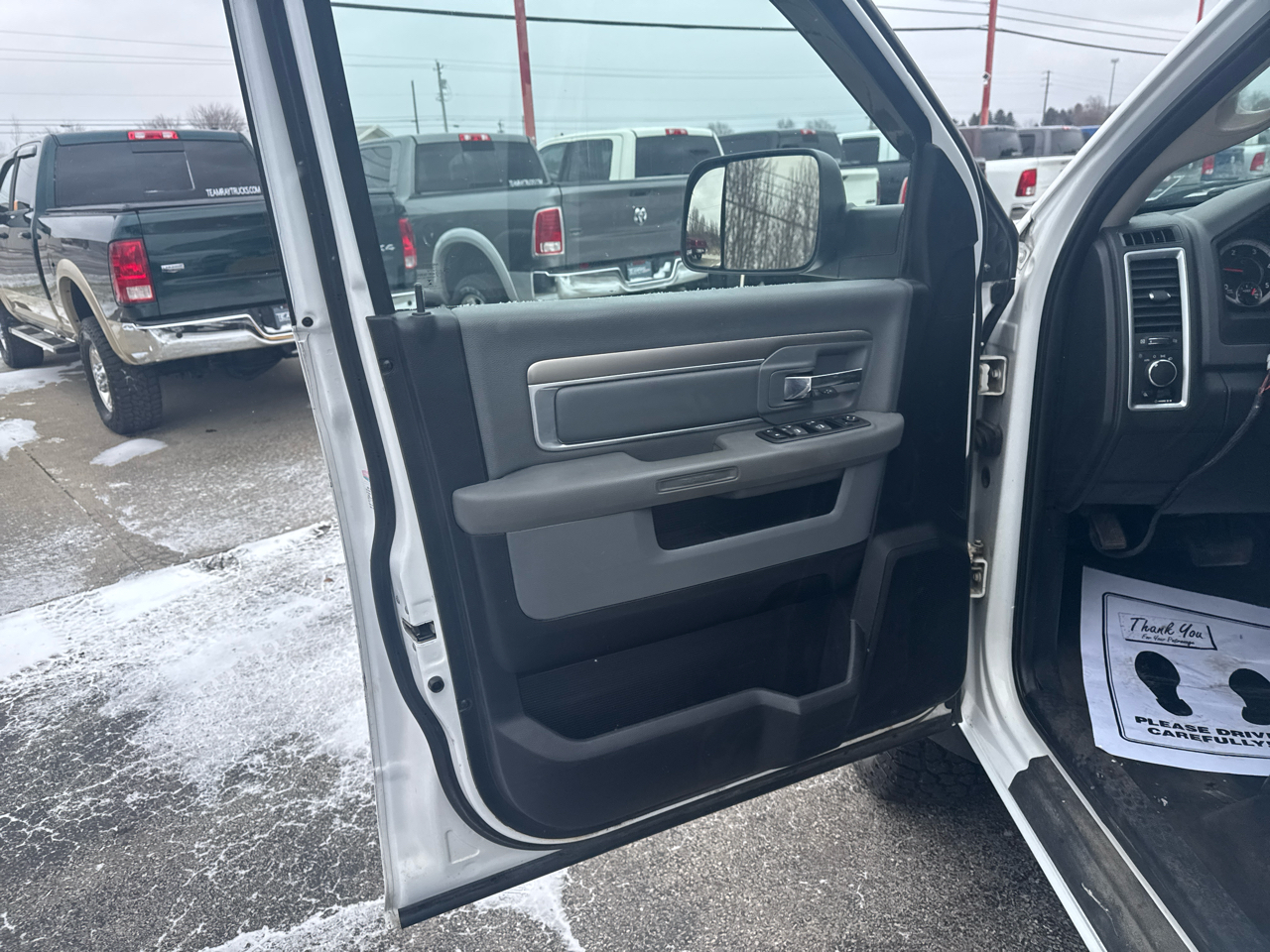 RAM 3500 SLT 4x4 Crew Cab 8' Box 2017