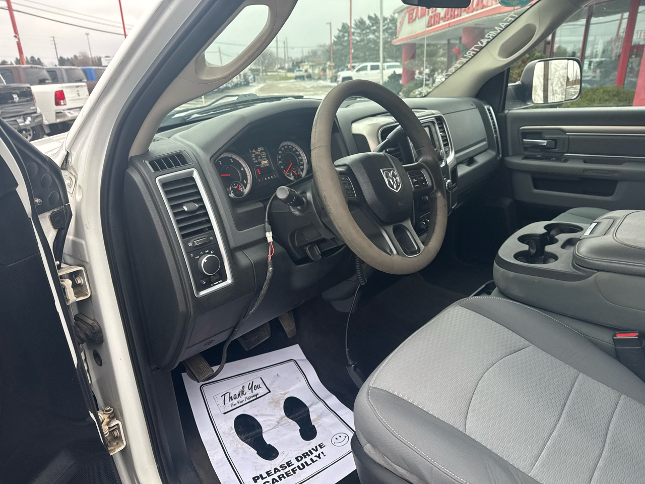 RAM 3500 SLT 4x4 Crew Cab 8' Box 2017