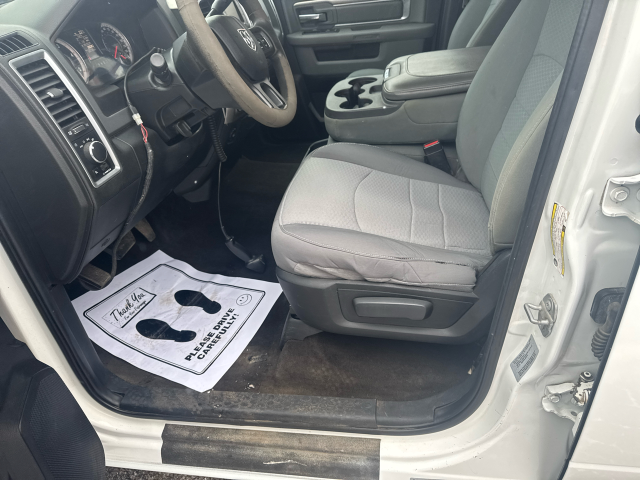 RAM 3500 SLT 4x4 Crew Cab 8' Box 2017