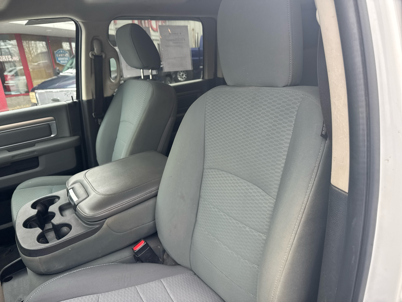 RAM 3500 SLT 4x4 Crew Cab 8' Box 2017