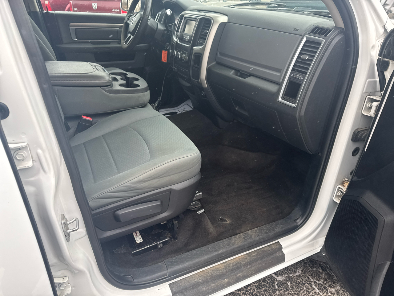 RAM 3500 SLT 4x4 Crew Cab 8' Box 2017