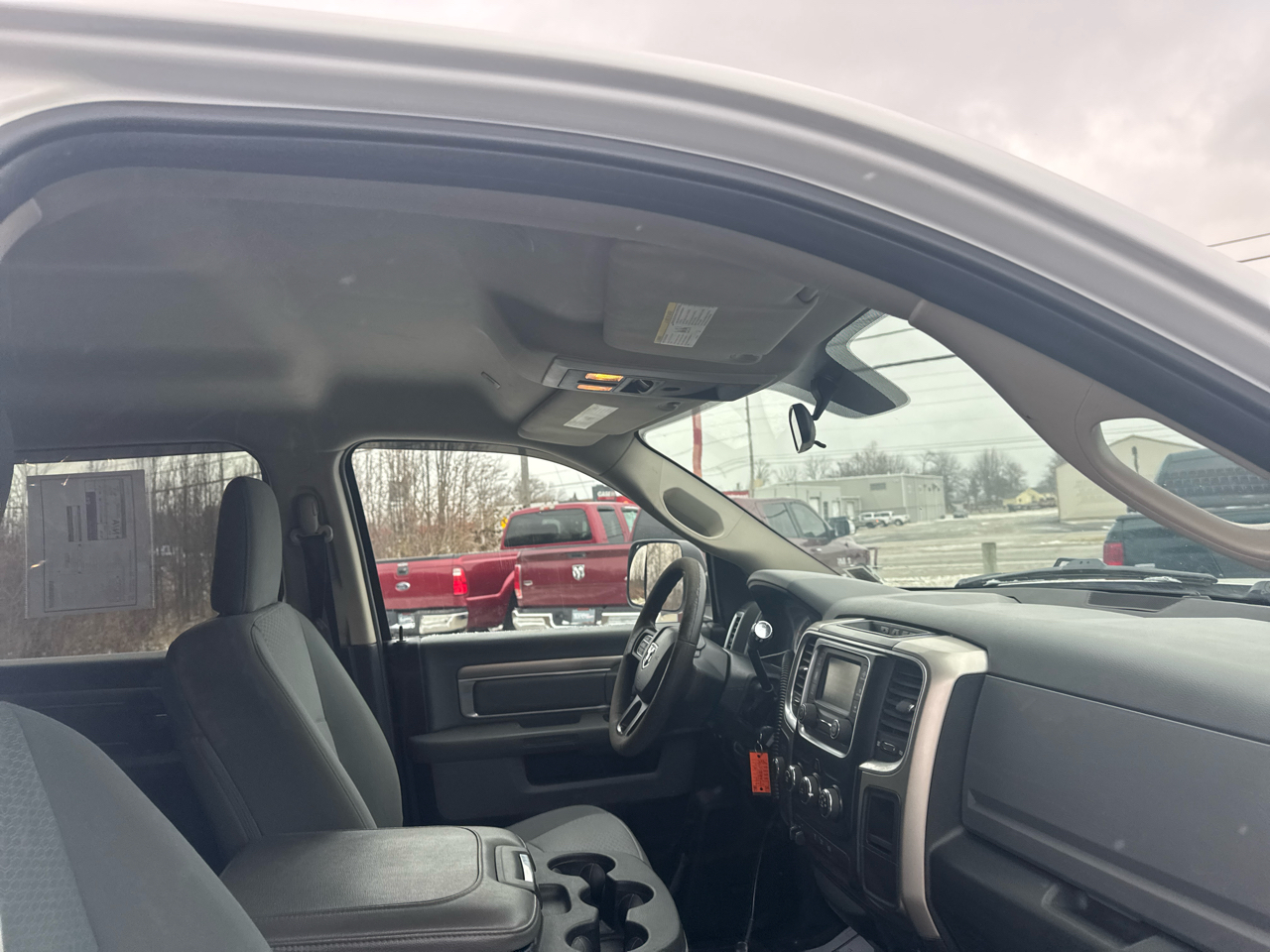 RAM 3500 SLT 4x4 Crew Cab 8' Box 2017