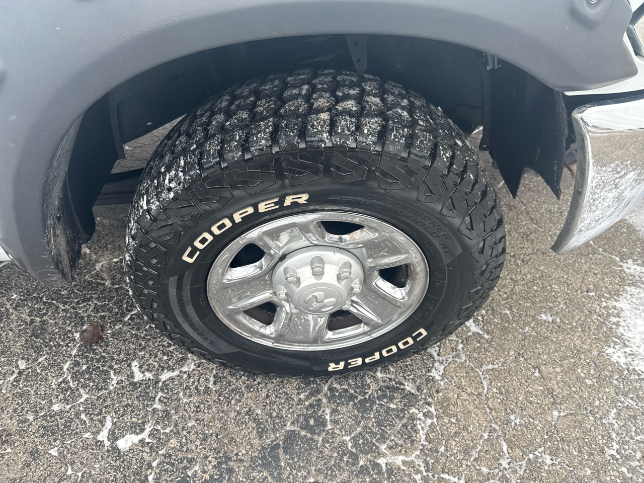 RAM 3500 SLT 4x4 Crew Cab 8' Box 2017