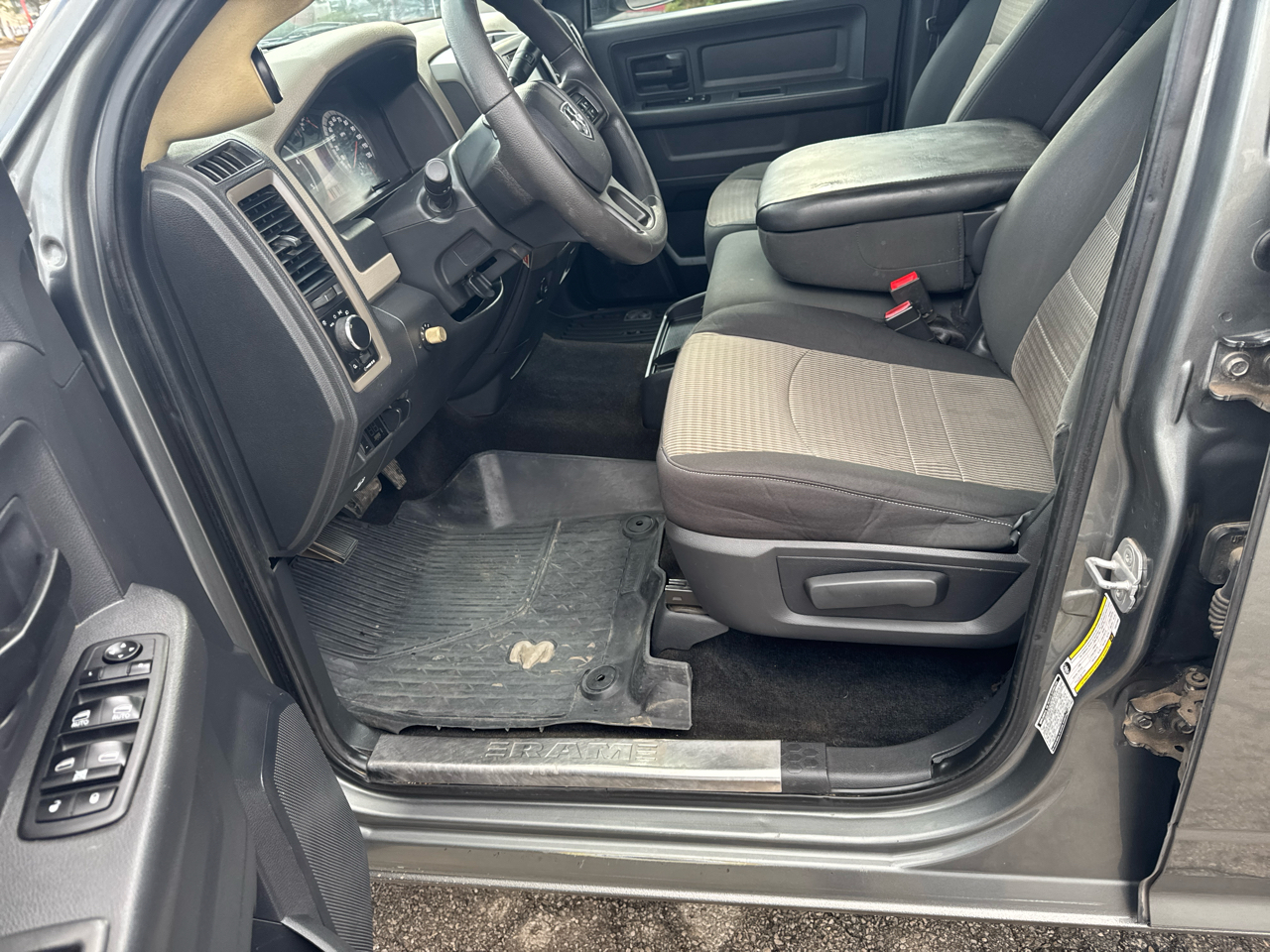 RAM 2500 4WD Crew Cab 149" ST 2012