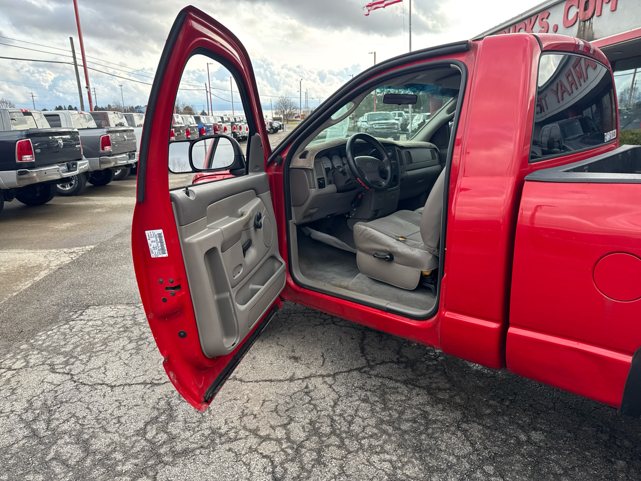Dodge Ram 1500 2dr Reg Cab 120.5" WB ST 2003