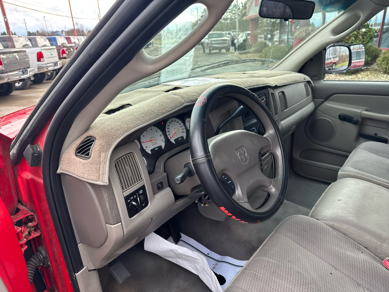 Dodge Ram 1500 2dr Reg Cab 120.5" WB ST 2003