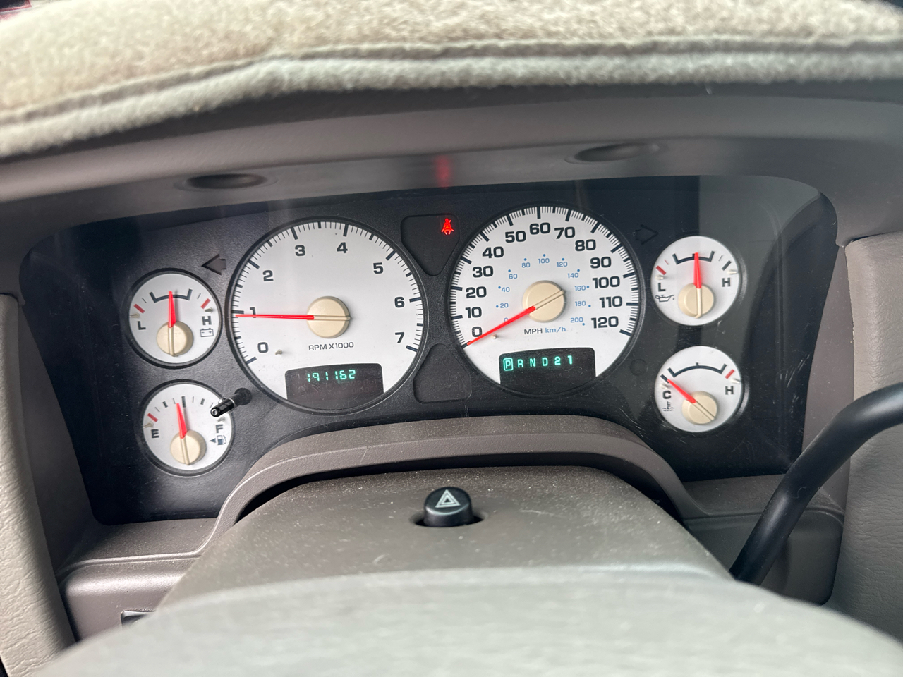 Dodge Ram 1500 2dr Reg Cab 120.5" WB ST 2003