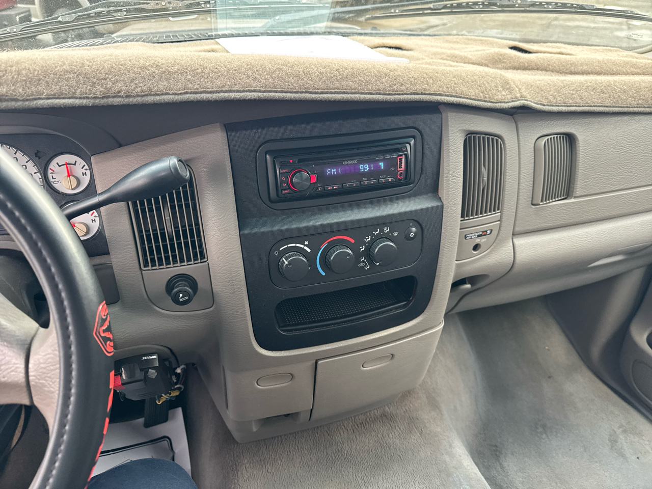 Dodge Ram 1500 2dr Reg Cab 120.5" WB ST 2003