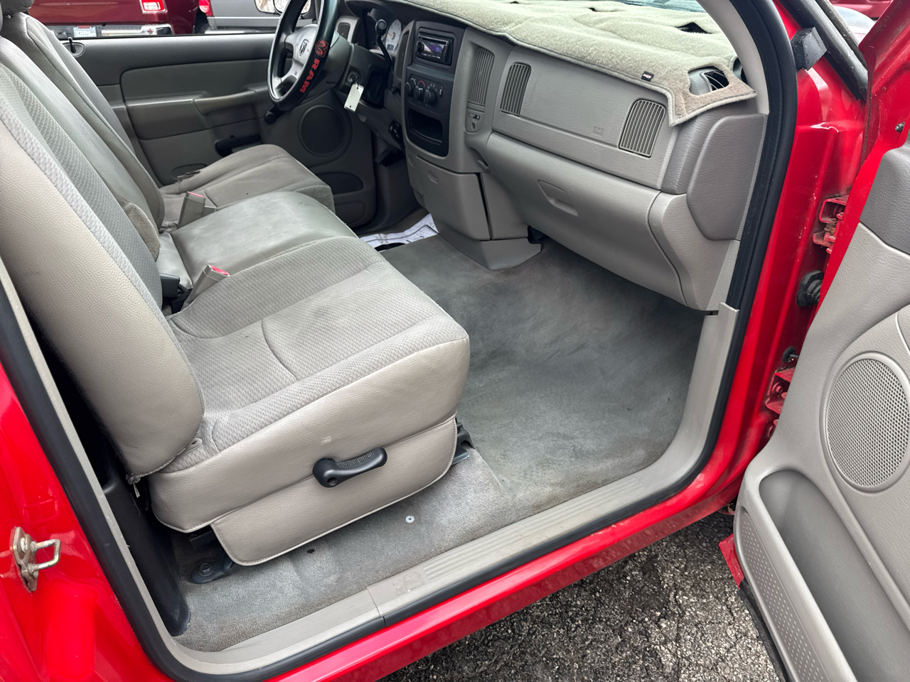 Dodge Ram 1500 2dr Reg Cab 120.5" WB ST 2003