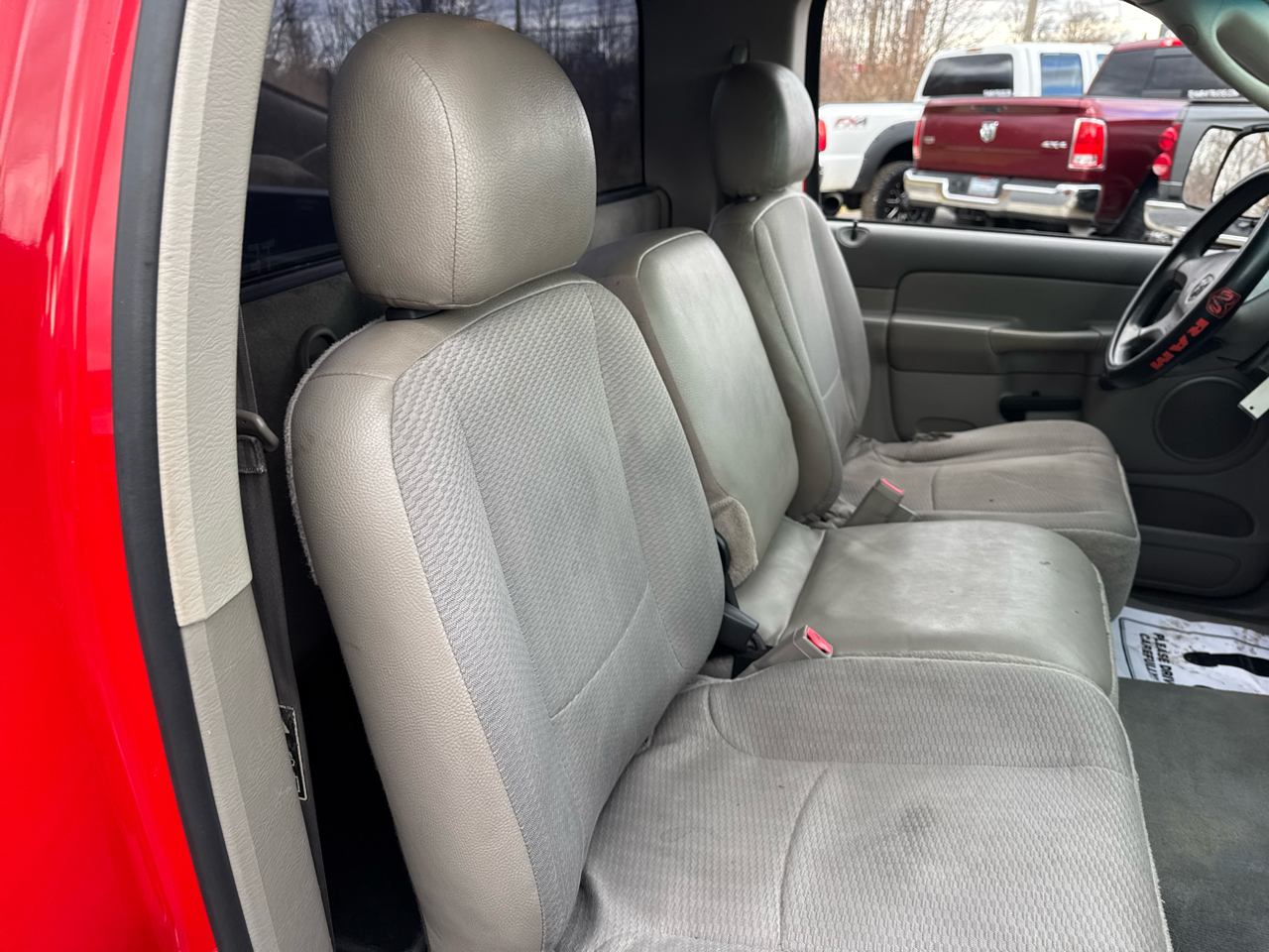 Dodge Ram 1500 2dr Reg Cab 120.5" WB ST 2003